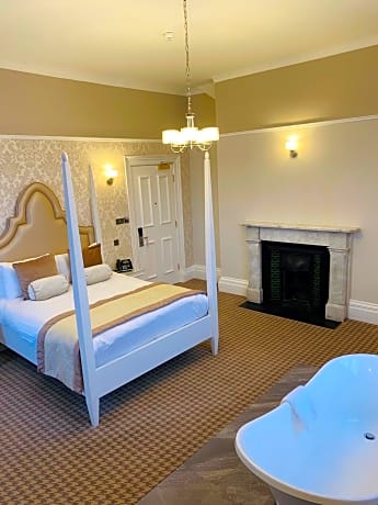 Mansion Master Suite 