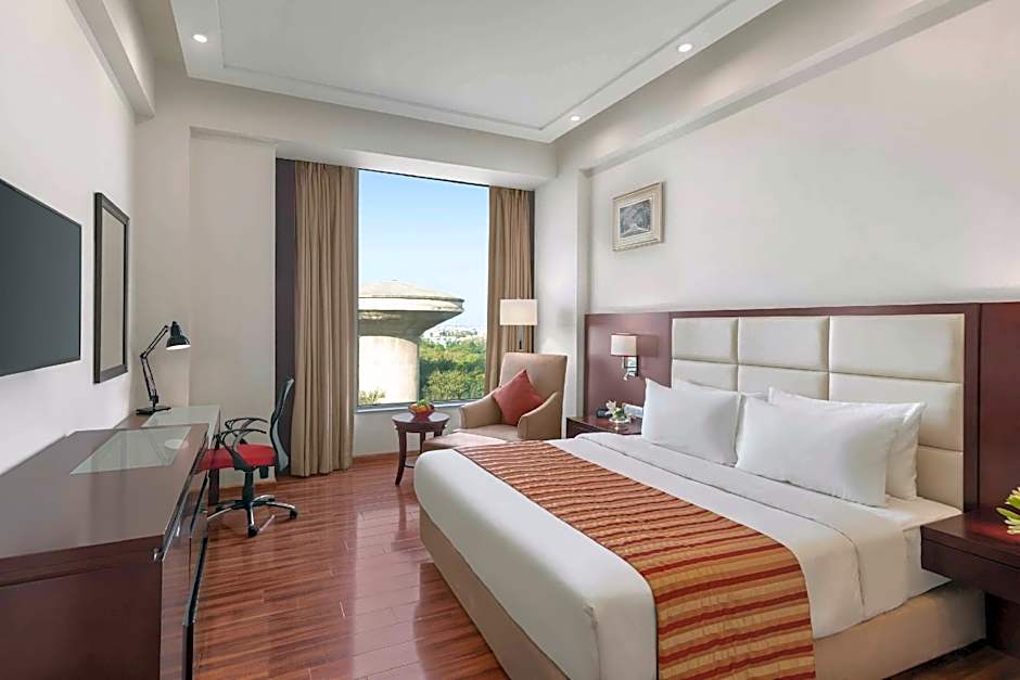 Photo 1 of 1 of Business 1 King Bed