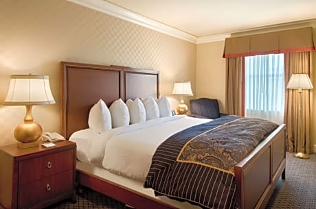1 King Bed Reagan Suite