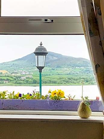 Twin Room with Shared Bathroom