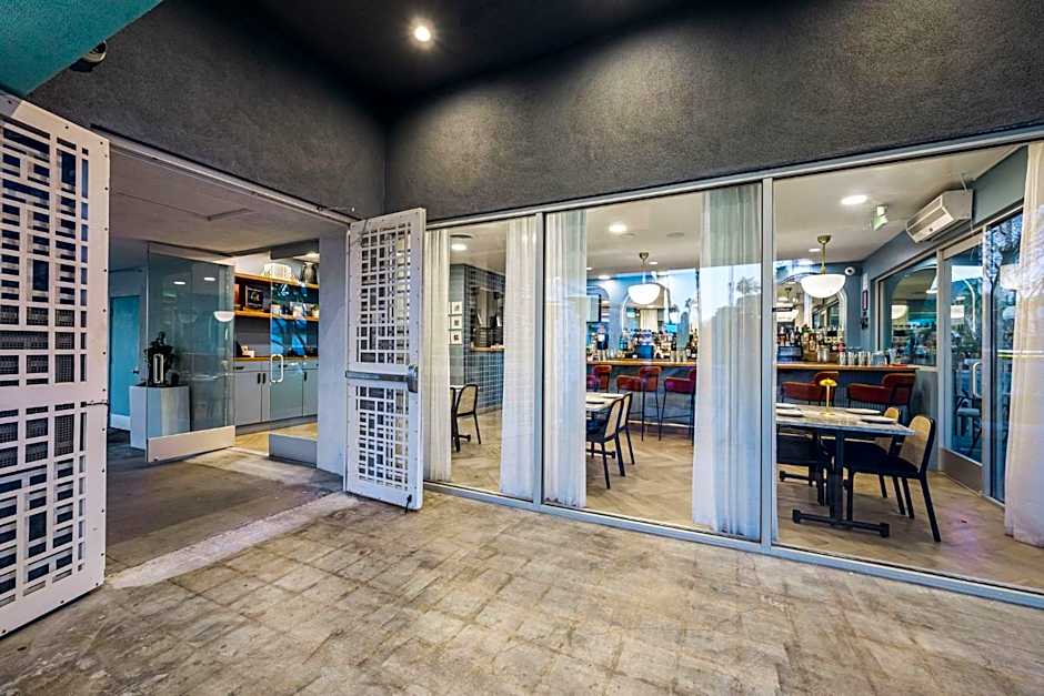 Skylark Hotel