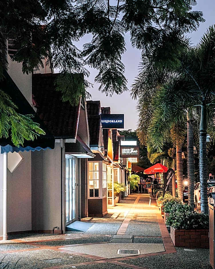 The Crest Apartments - Main Beach