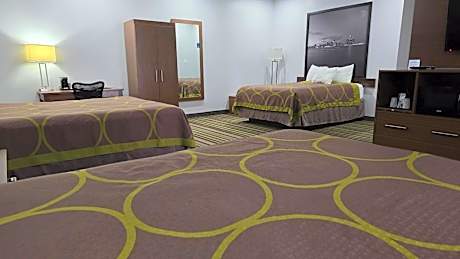 Queen Room with Three Queen Beds - Non-Smoking