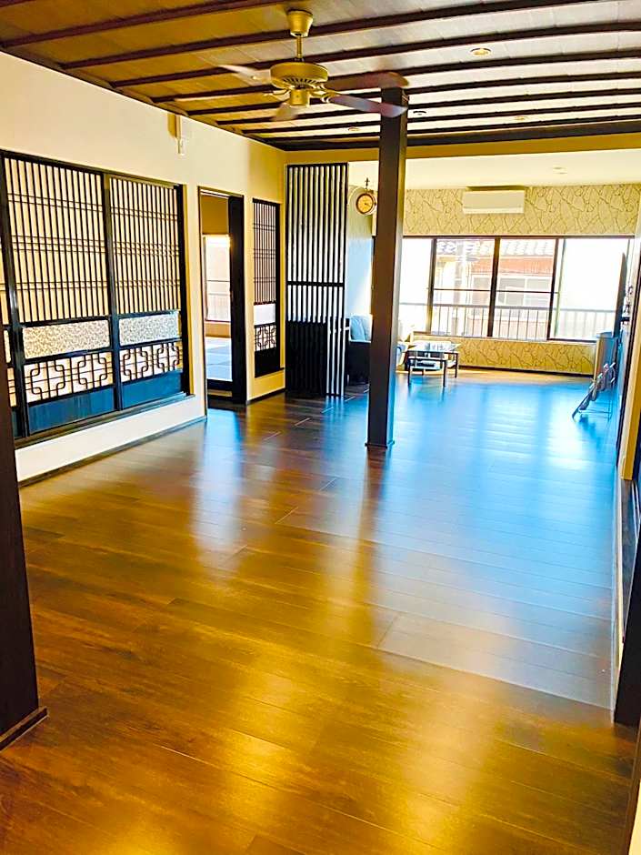 佐渡民宿 憩 IKOI GUEST HOUSE & Cafe Bar