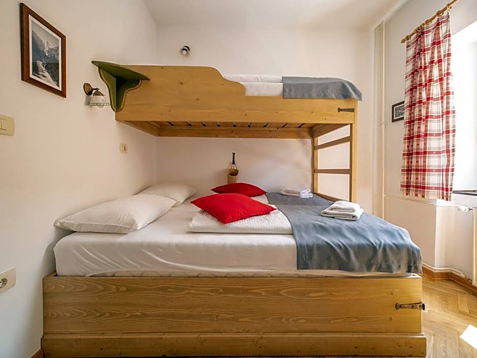 Berghi Hotel and Apartments