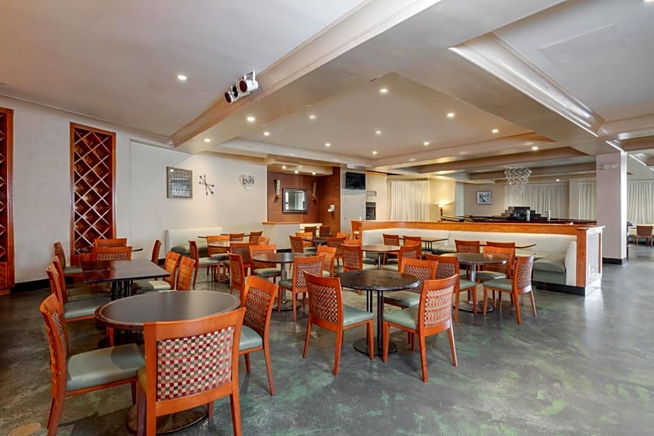 La Quinta Inn & Suites by Wyndham Secaucus Meadowlands