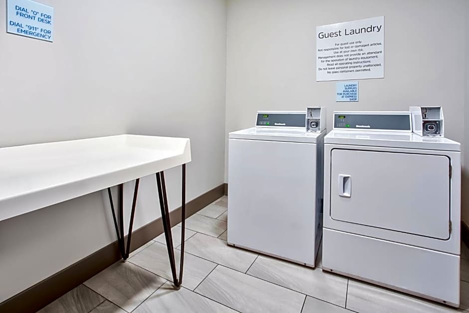 Holiday Inn Express Hotel & Suites - Belleville Area By IHG