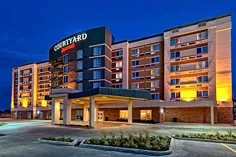 Courtyard by Marriott Westbury Long Island