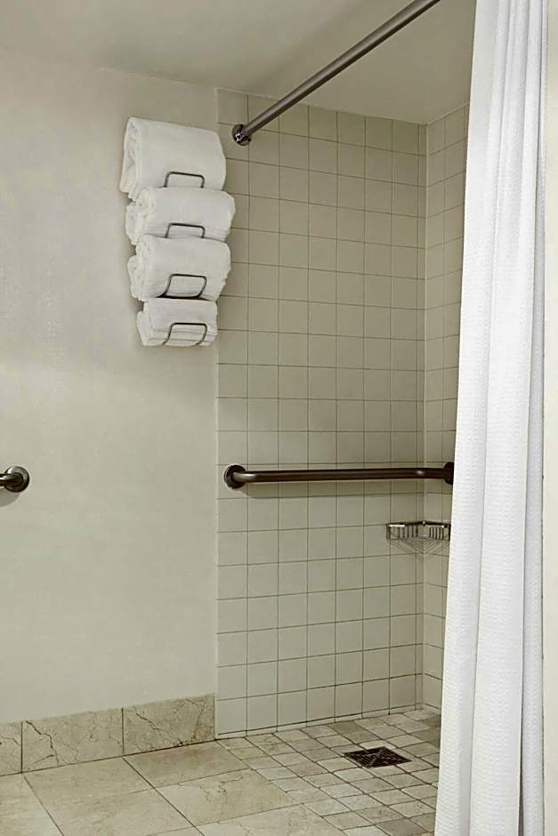 Renaissance by Marriott Newark Airport Hotel