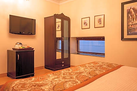 Shivala Suite with Hi-Tea and two finger snacks