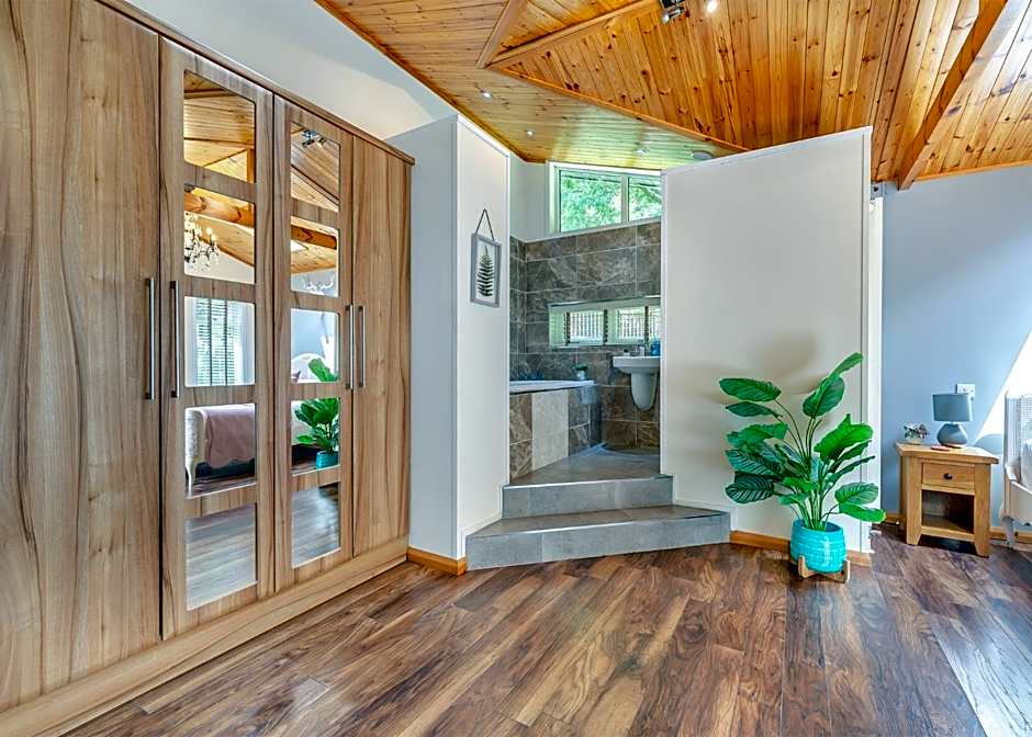 Charlesworth Lodges