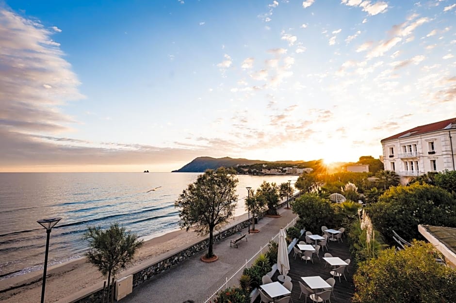 Grand Hotel Des Sablettes Plage, Curio Collection By Hilton