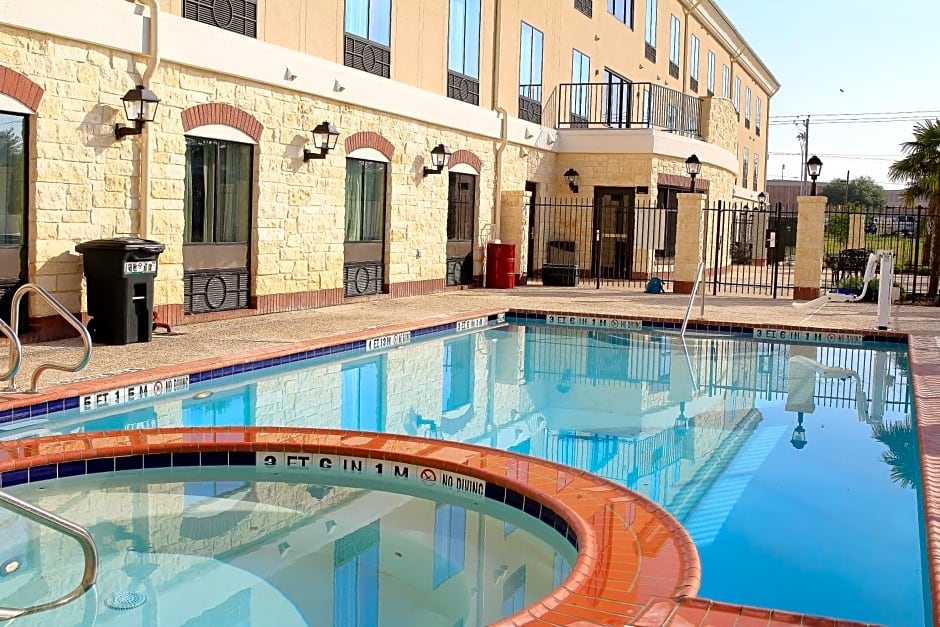 Holiday Inn Express Hotel & Suites Floresville, an IHG Hotel