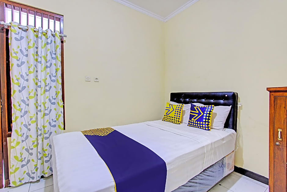 SPOT ON 93007 Guest House Lestari