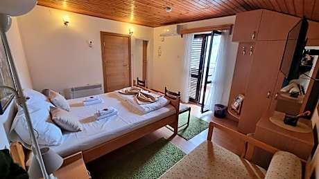 Standard Double Room with Balcony and Sea View