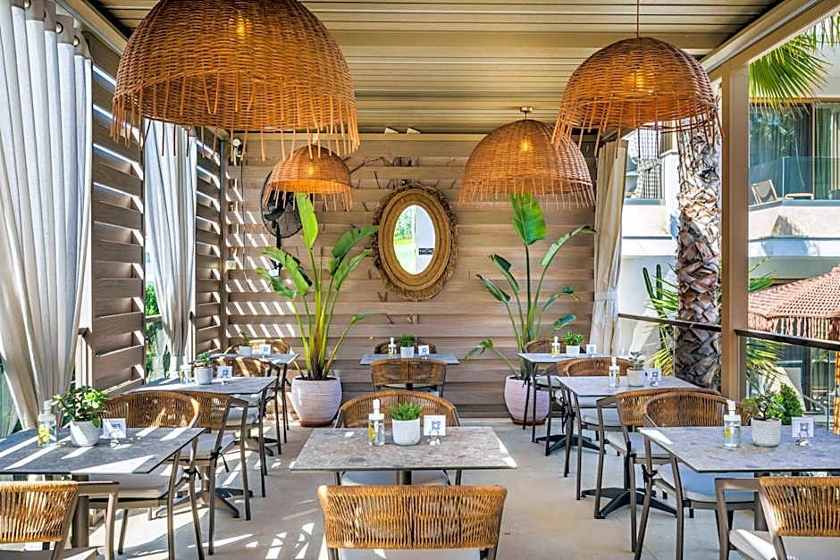 Pefki Deluxe Residences