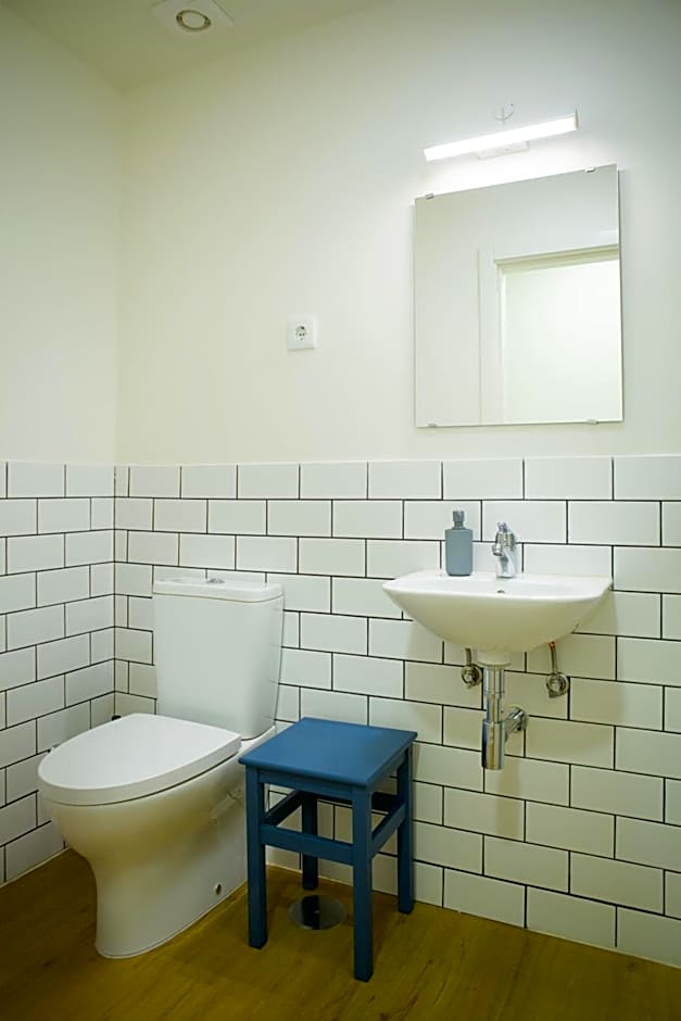 THE HOLY COW - Hostel & Suites