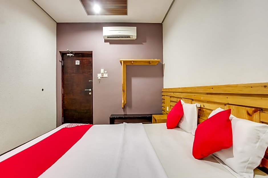 OYO 89454 Hotel Pavilion Inn