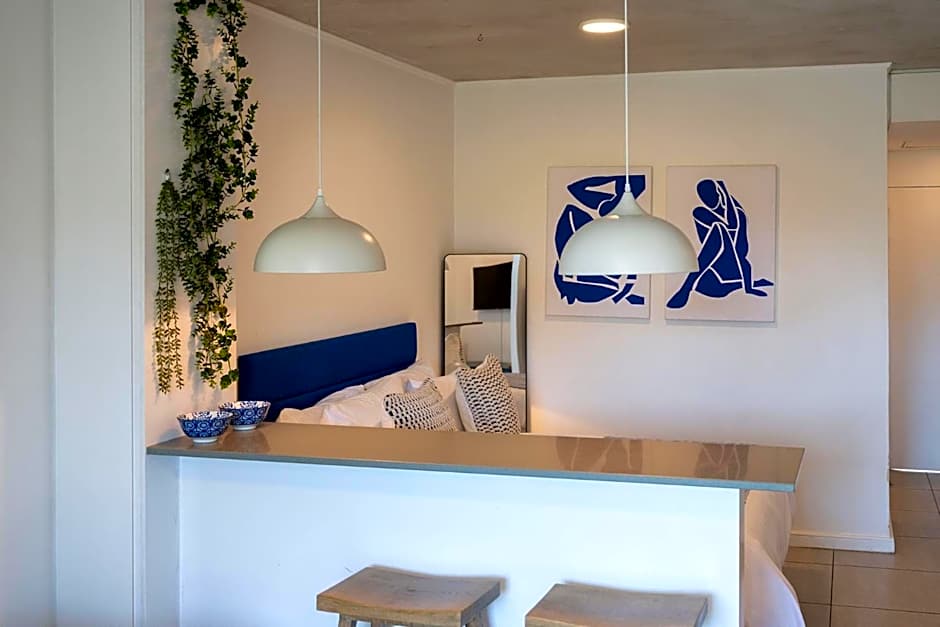 Hugos Seaside Haven E210