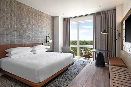 Mayor's, Signature Suite, 1 King, Golf view