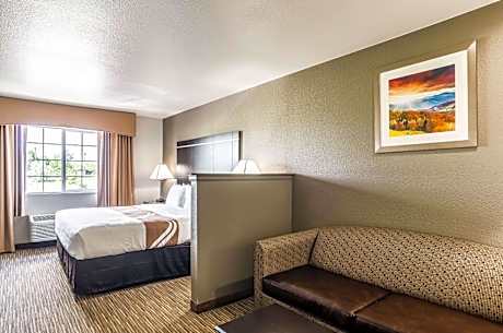 King Suite with Sofa Bed - Non-Smoking