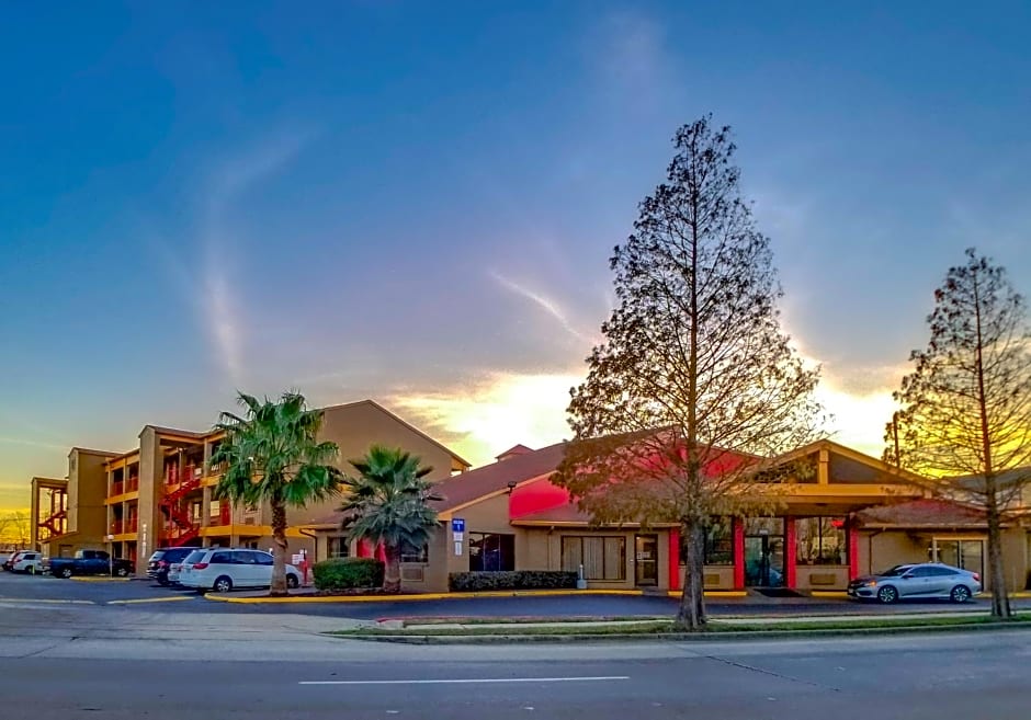 Howard Johnson by Wyndham Houston Hobby Airport