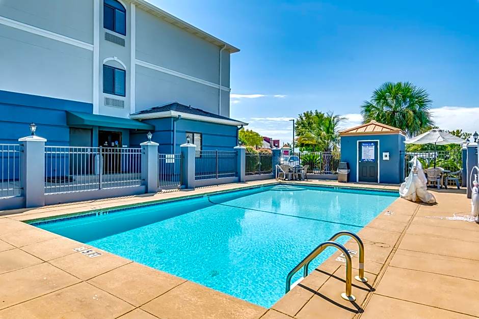 Days Inn & Suites by Wyndham Prattville-Montgomery