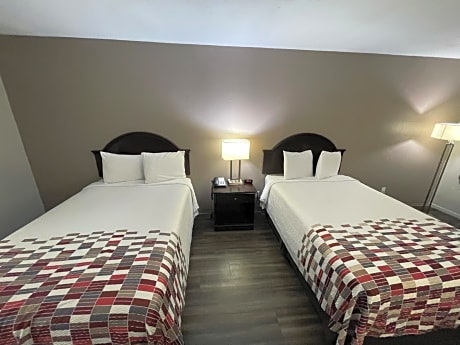 Quadruple Room with Roll-In Shower - Disability Access/Non Smoking