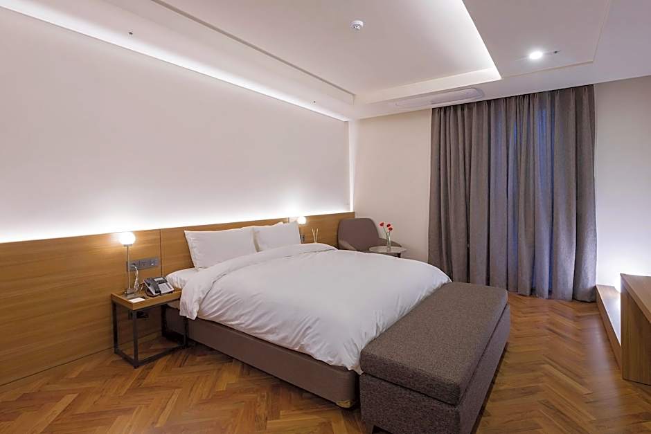 Hotel East9