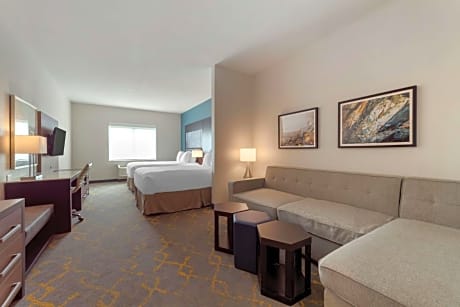 Queen Suite with Two Queen Beds - Communication Assistance