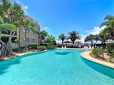 Southport - 2 Bedroom Apt @ Blue Water Bay