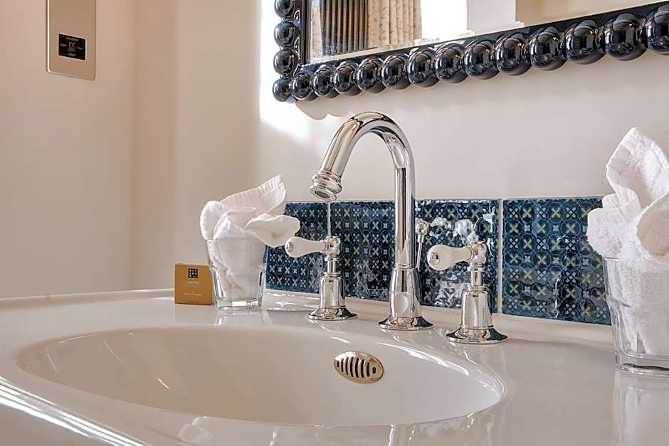 The Black Lion Pub & Boutique Guesthouse