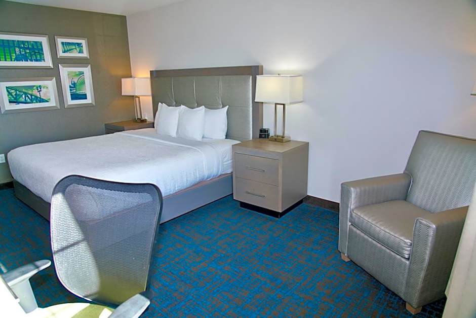 La Quinta Inn & Suites by Wyndham St Paul-Woodbury