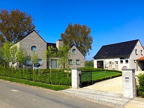 B&B 22