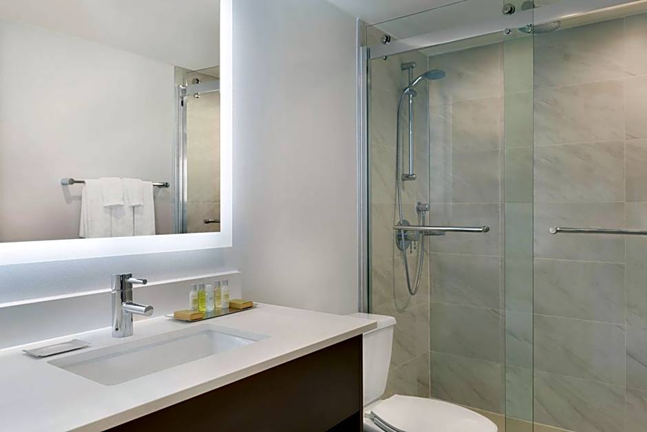 DoubleTree by Hilton Hotel Toronto Airport West