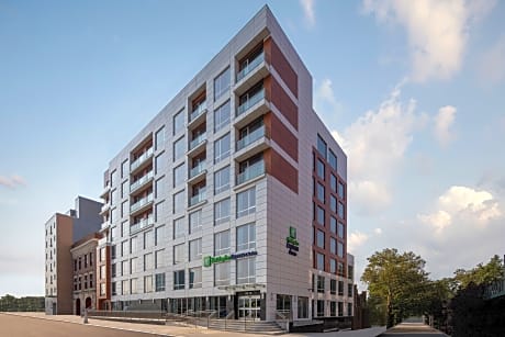 Holiday Inn Express & Suites WOODSIDE QUEENS NYC