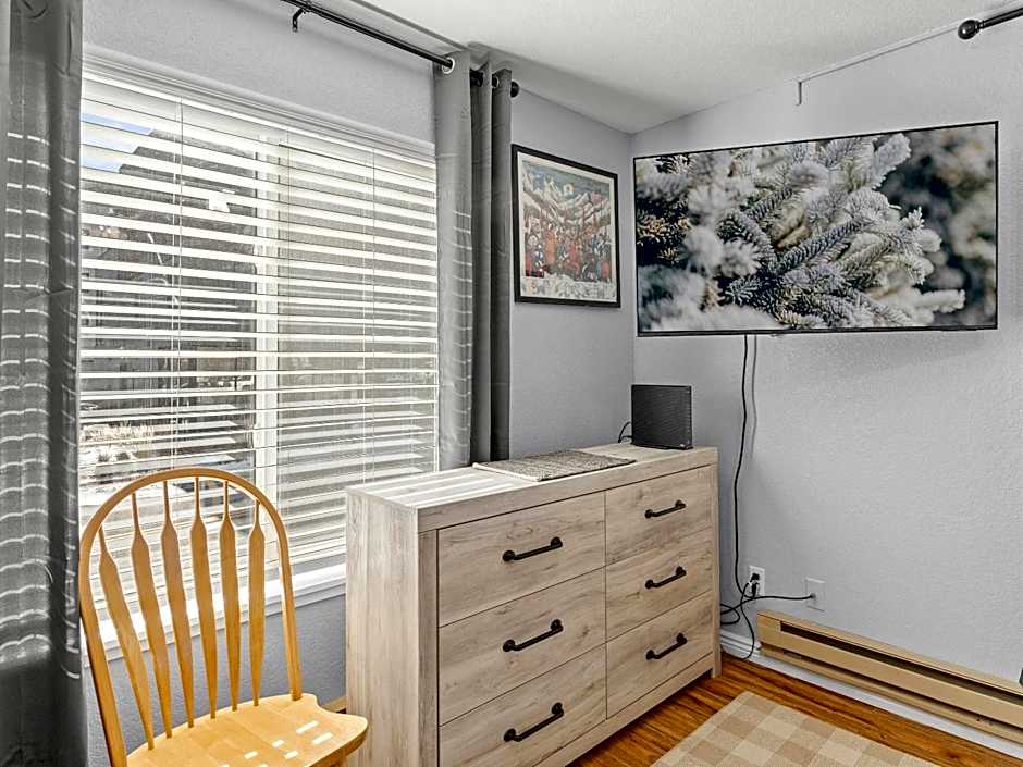 Carriage House Condominiums by All Seasons Resort Lodging