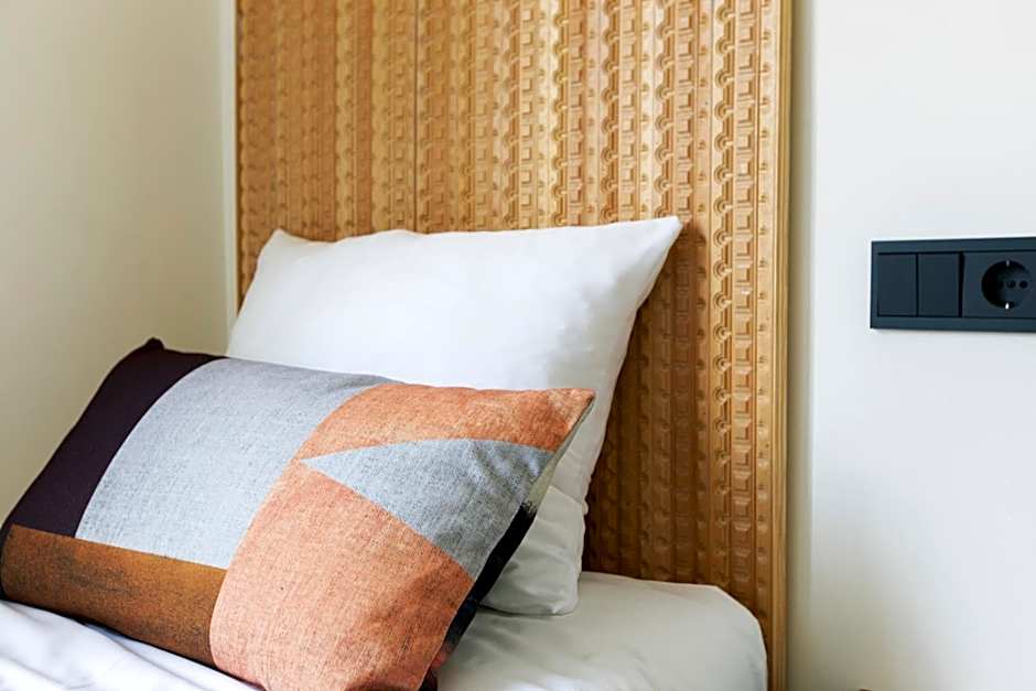 Quentin Golden Bear Hotel