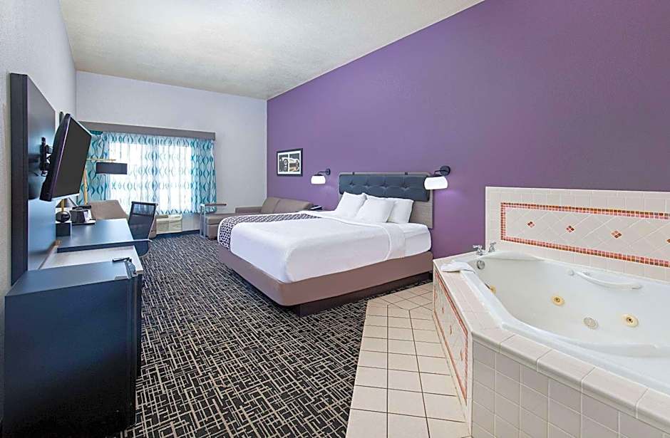 La Quinta Inn & Suites by Wyndham Bowling Green