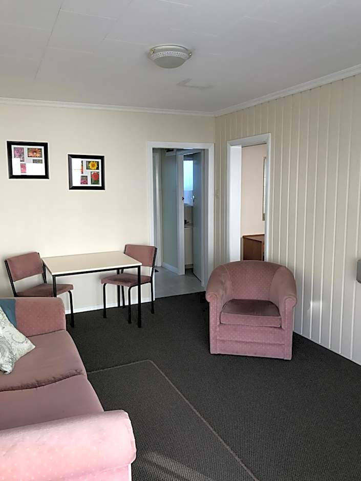 Picton House B&B and Motel