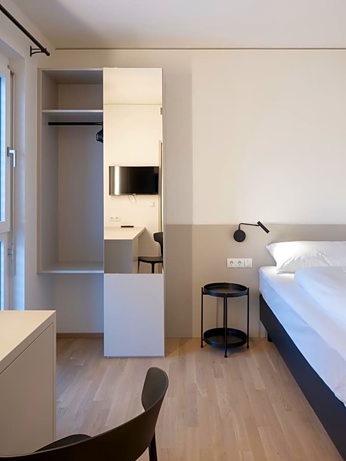 Hotel AT HOME - late arrival self check in