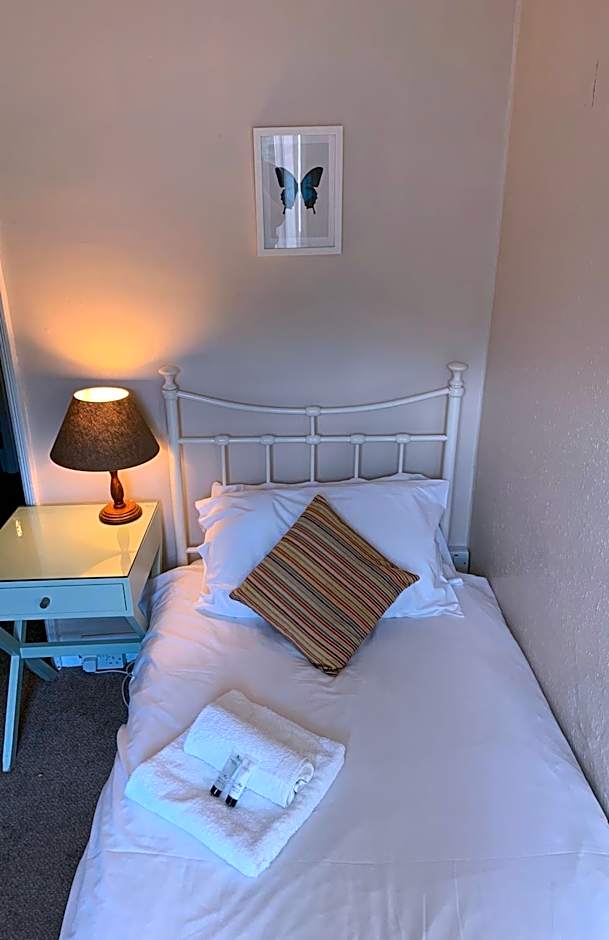 The Halfway House Pub and Kitchen