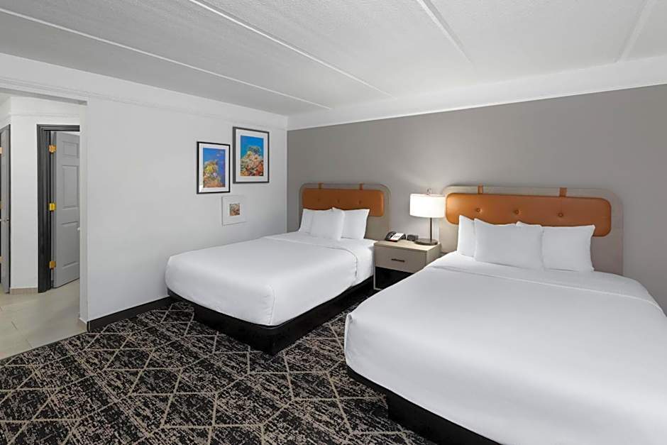 La Quinta Inn & Suites by Wyndham Houston Bush Iah South