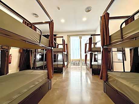 12-Bed Mixed Dormitory