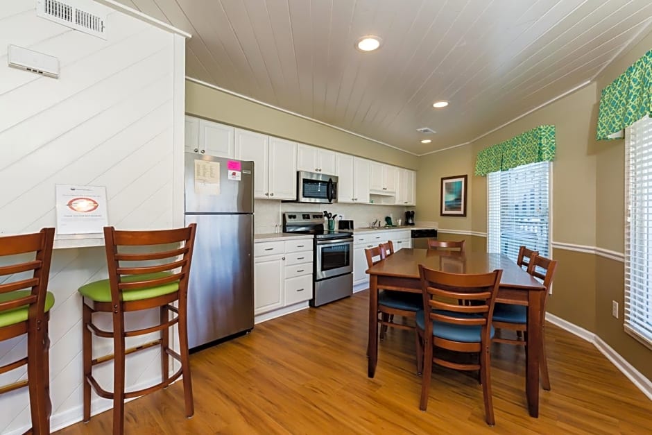 Country Club Villas