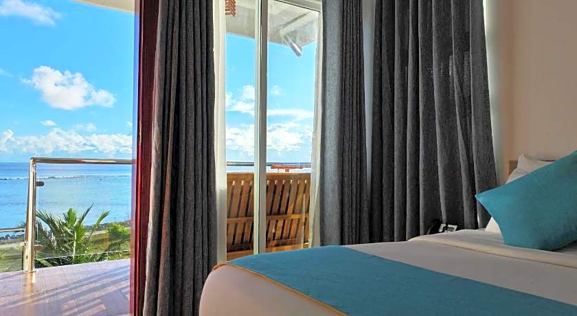 Reef Edge Thulusdhoo