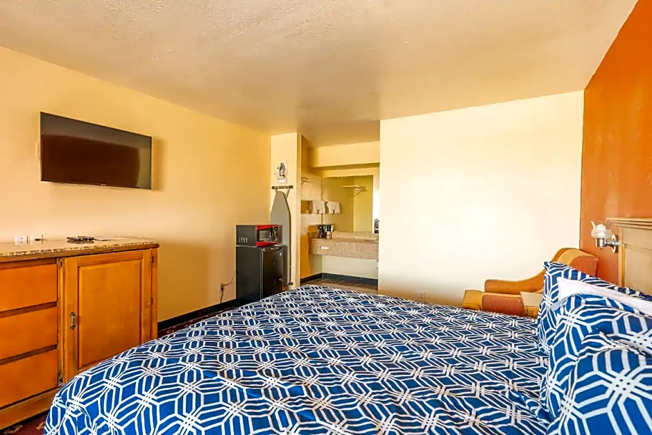 Econo Lodge Inn & Suites Downtown San Antonio