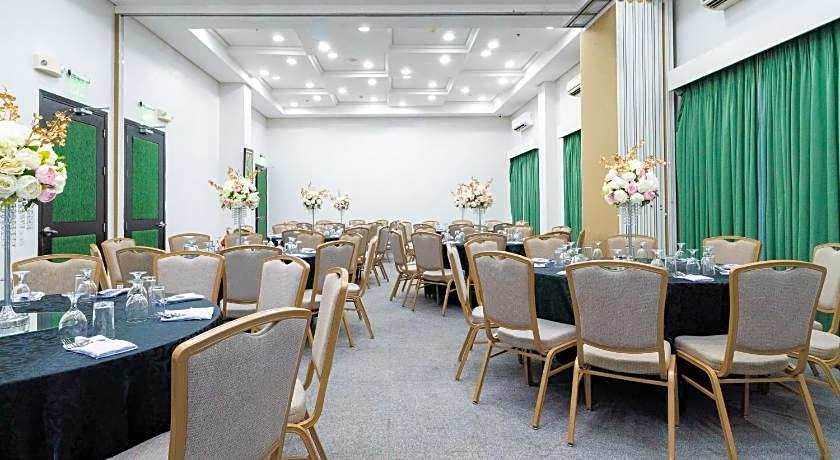 Microtel by Wyndham South Forbes near Nuvali