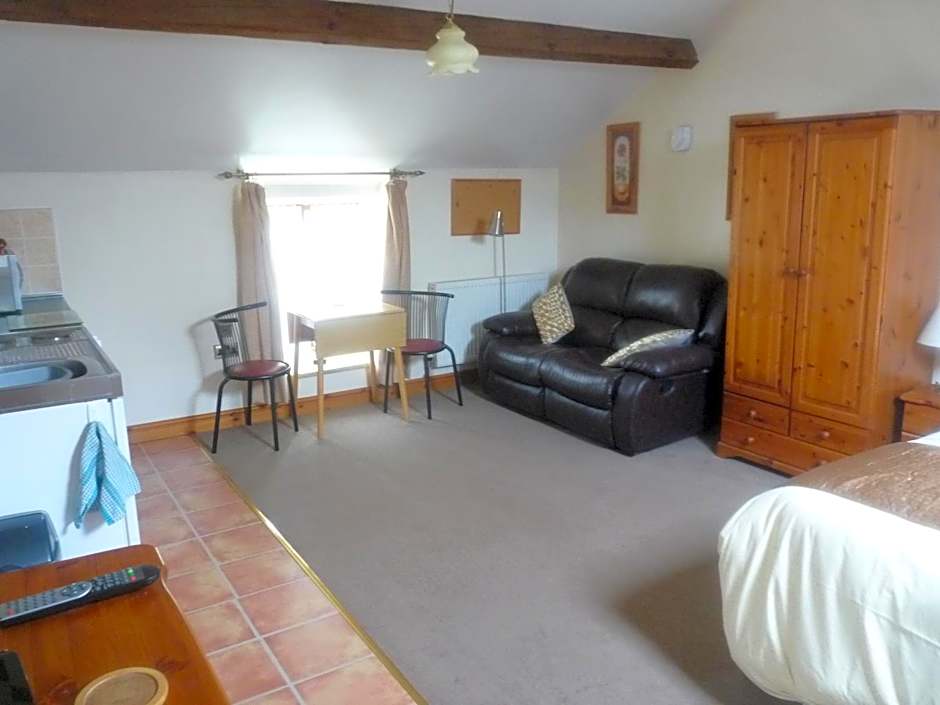 Oakenholt Farm Bed and Breakfast