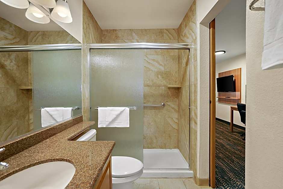 La Fuente Inn & Suites